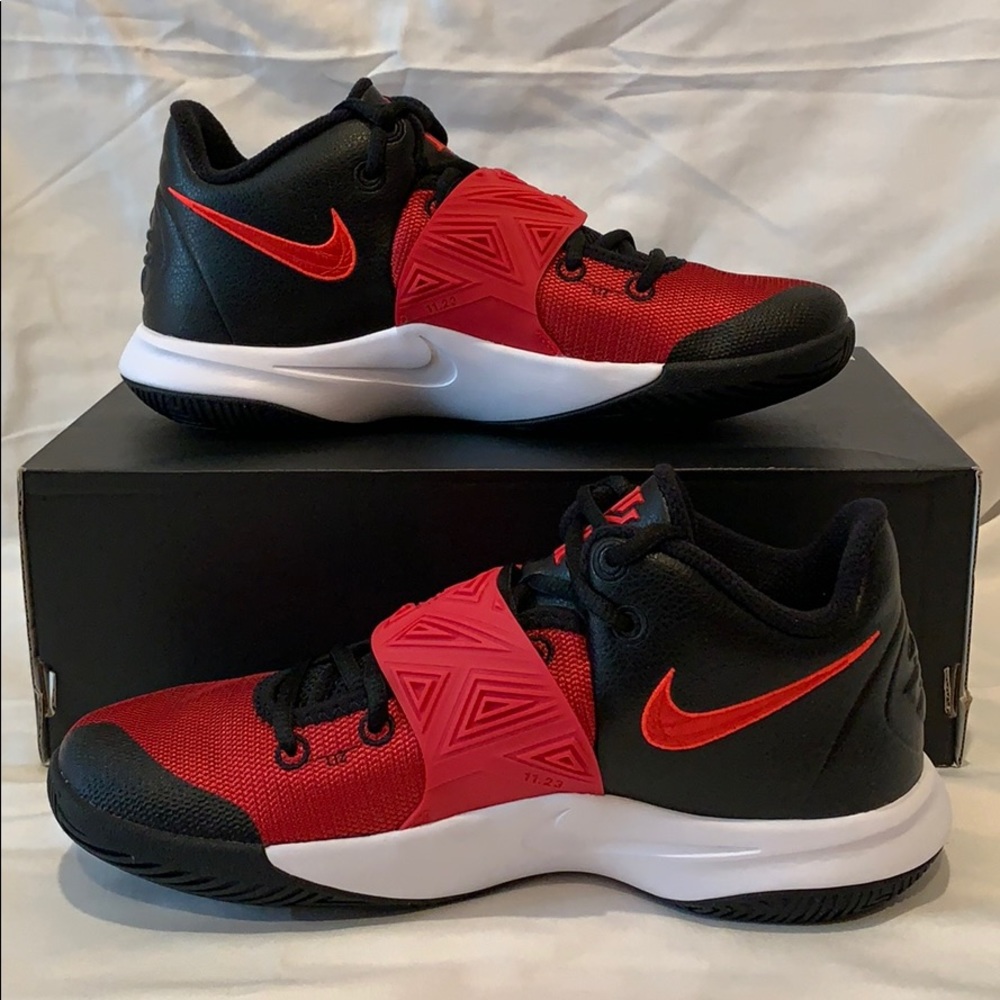 Nike Kyrie Flytrap III Sneakers